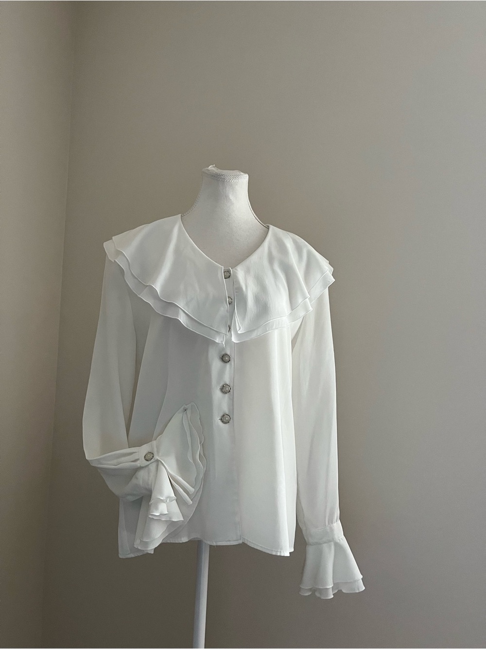 White Ruffled Collar Button-Front Blouse - Picture 3 of 8